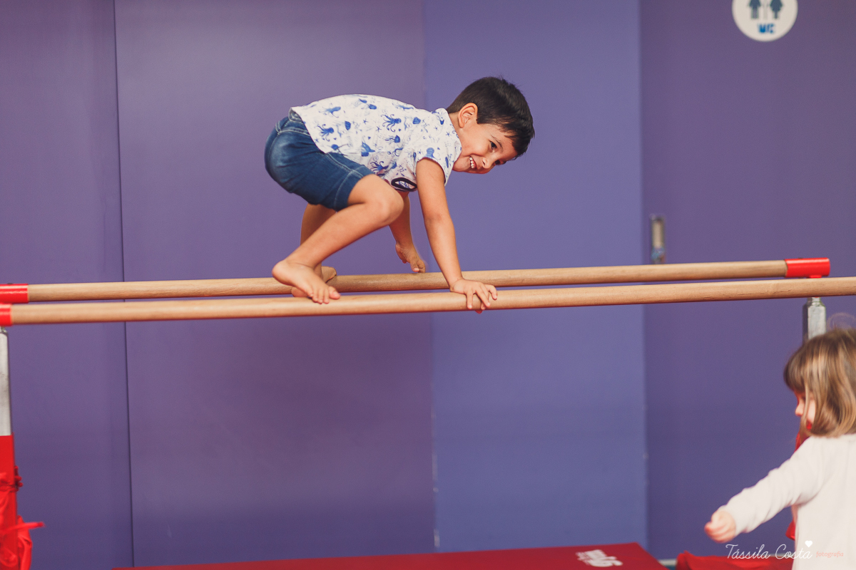 festa super animada em vitoria es, the little gym, enseada do suá, fotografia de festa infantil, tassila costa 