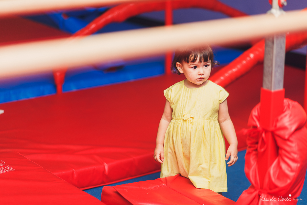festa super animada em vitoria es, the little gym, enseada do suá, fotografia de festa infantil, tassila costa 