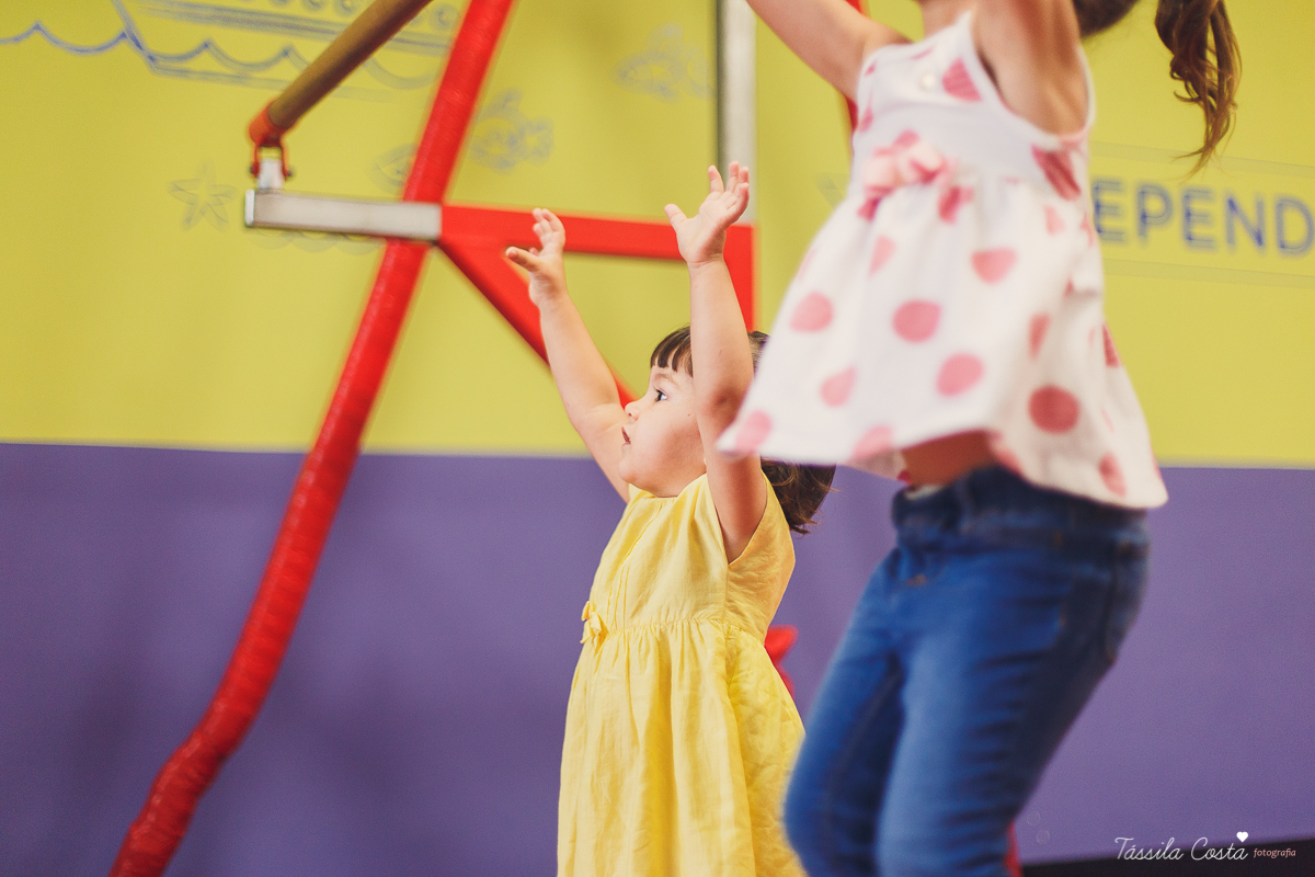 festa super animada em vitoria es, the little gym, enseada do suá, fotografia de festa infantil, tassila costa 