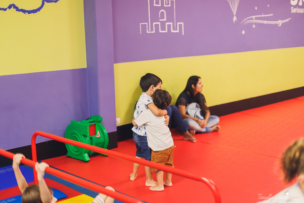 festa super animada em vitoria es, the little gym, enseada do suá, fotografia de festa infantil, tassila costa 