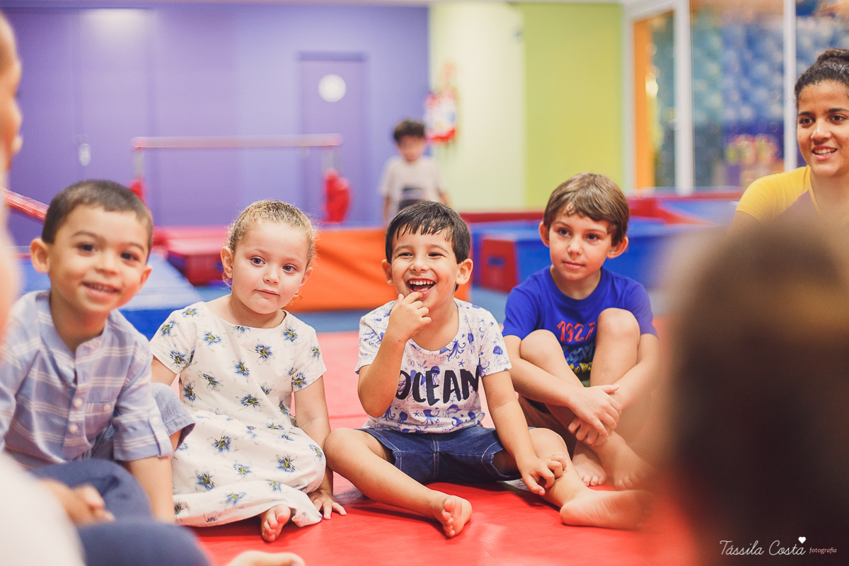festa super animada em vitoria es, the little gym, enseada do suá, fotografia de festa infantil, tassila costa 