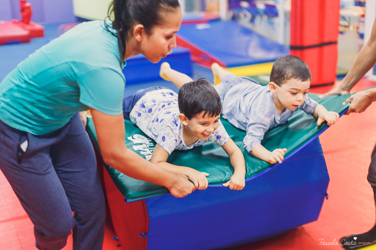 festa super animada em vitoria es, the little gym, enseada do suá, fotografia de festa infantil, tassila costa 