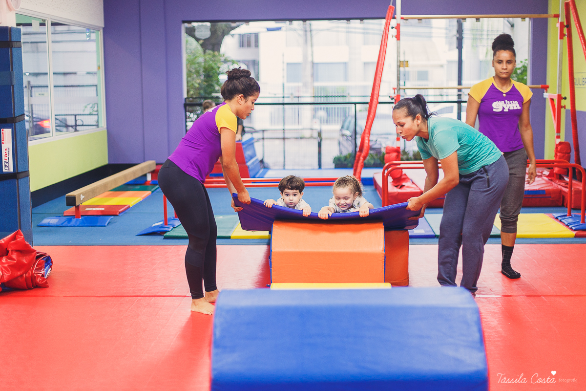 festa super animada em vitoria es, the little gym, enseada do suá, fotografia de festa infantil, tassila costa 