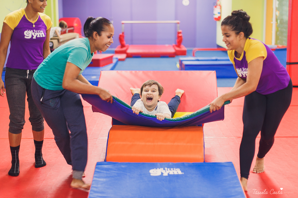 festa super animada em vitoria es, the little gym, enseada do suá, fotografia de festa infantil, tassila costa 