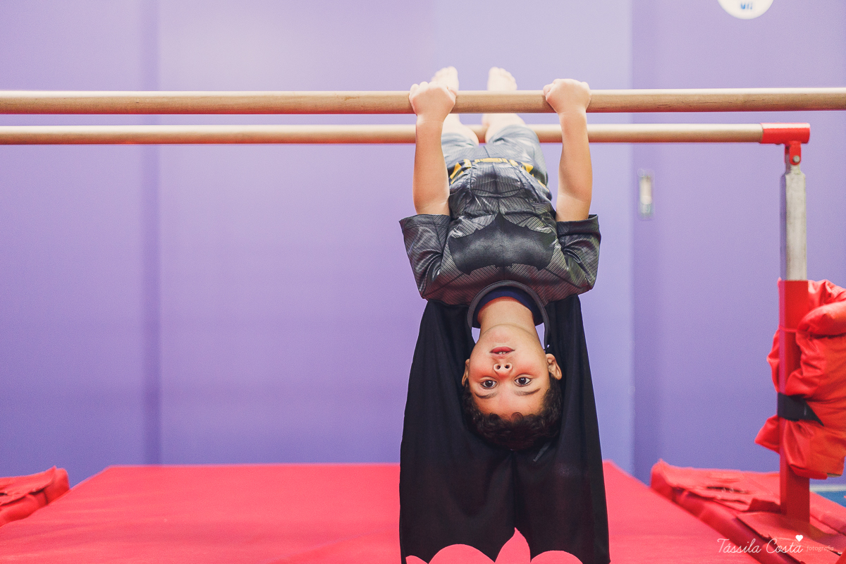festa super animada em vitoria es, the little gym, enseada do suá, fotografia de festa infantil, tassila costa 