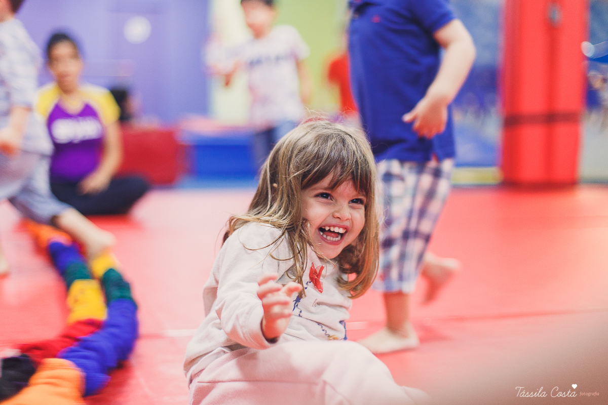 festa super animada em vitoria es, the little gym, enseada do suá, fotografia de festa infantil, tassila costa 