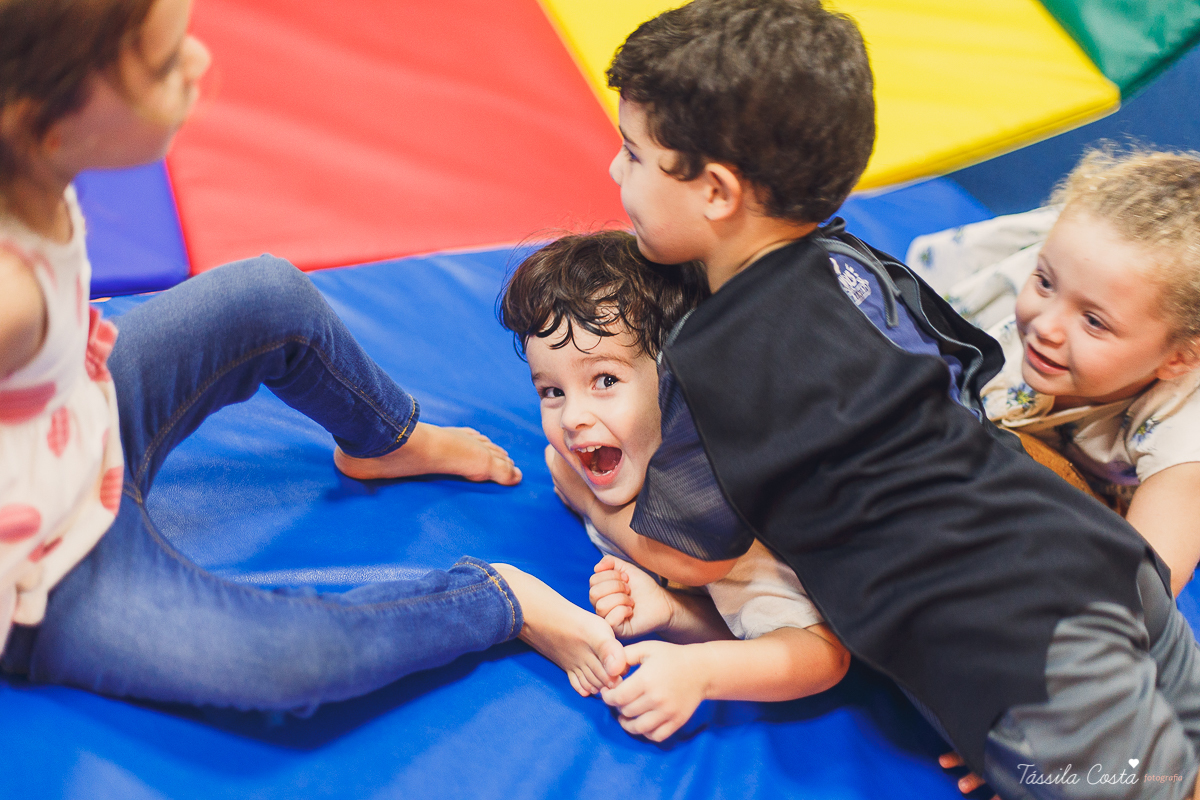 festa super animada em vitoria es, the little gym, enseada do suá, fotografia de festa infantil, tassila costa 