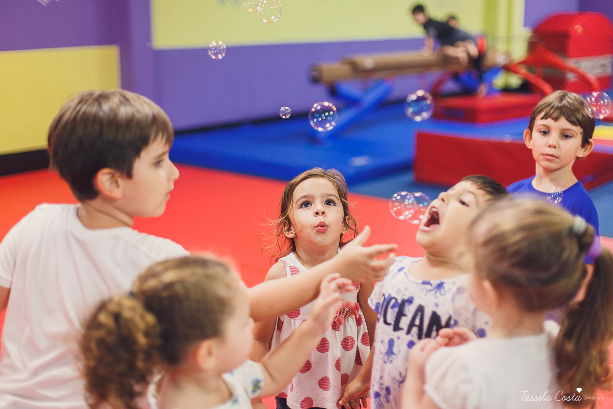 festa super animada em vitoria es, the little gym, enseada do suá, fotografia de festa infantil, tassila costa 