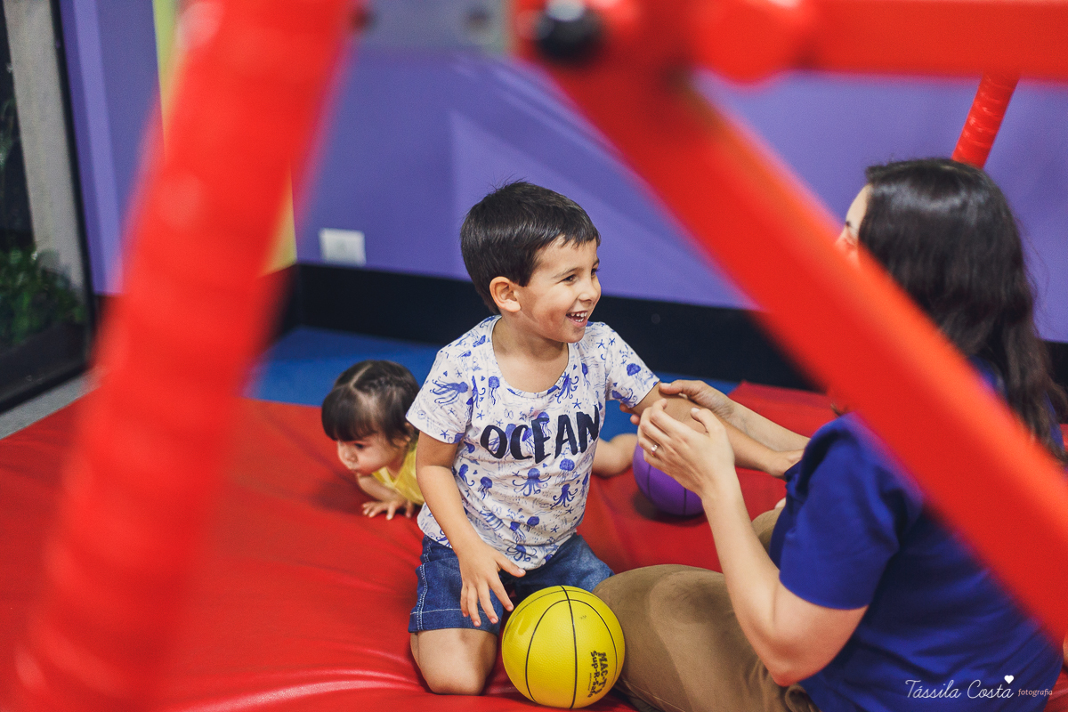 festa super animada em vitoria es, the little gym, enseada do suá, fotografia de festa infantil, tassila costa 