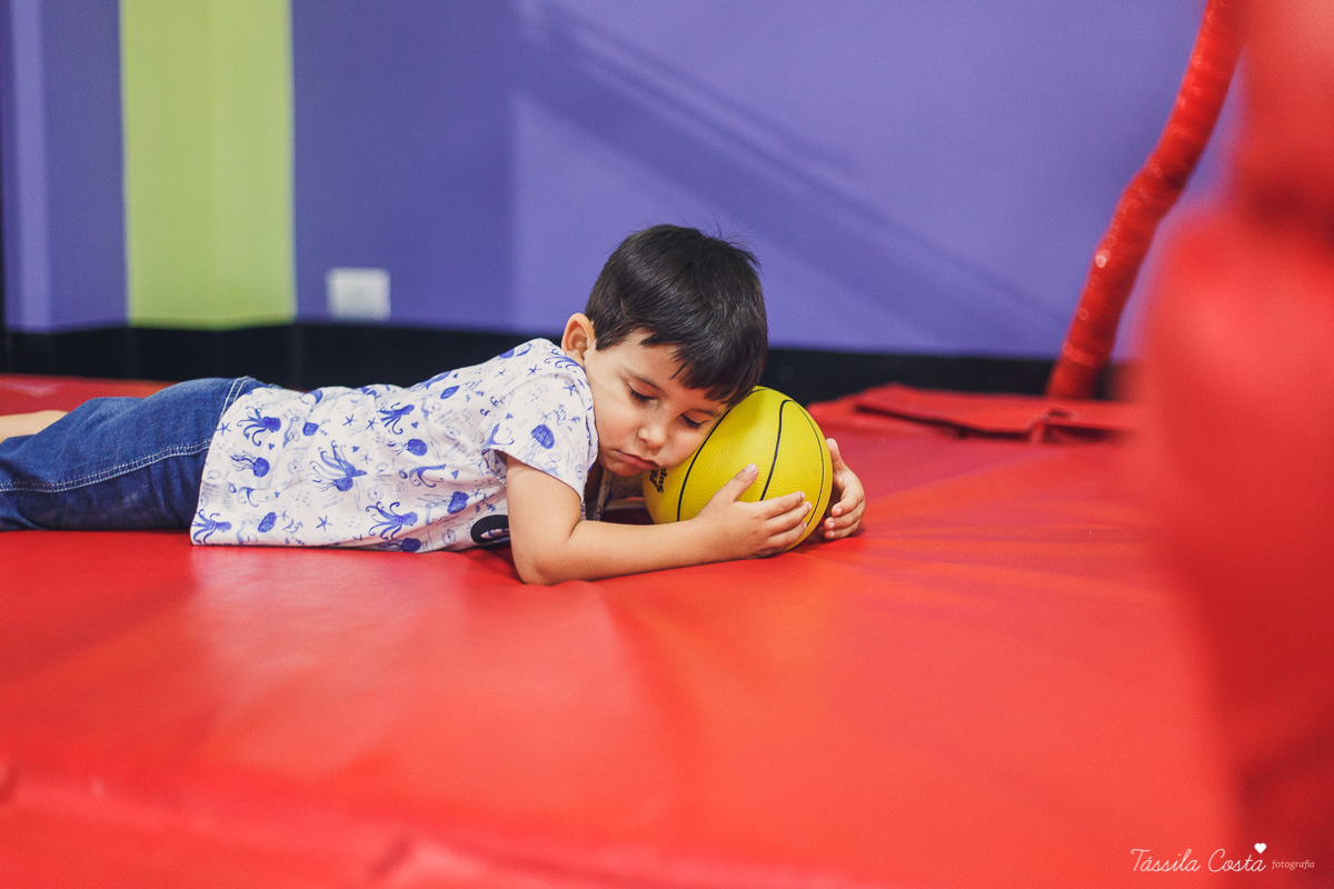 festa super animada em vitoria es, the little gym, enseada do suá, fotografia de festa infantil, tassila costa 