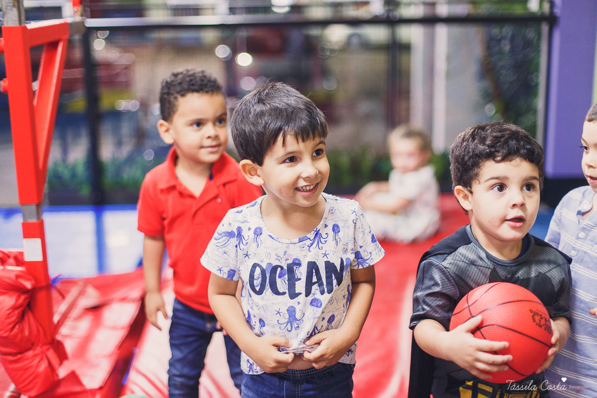 festa super animada em vitoria es, the little gym, enseada do suá, fotografia de festa infantil, tassila costa 