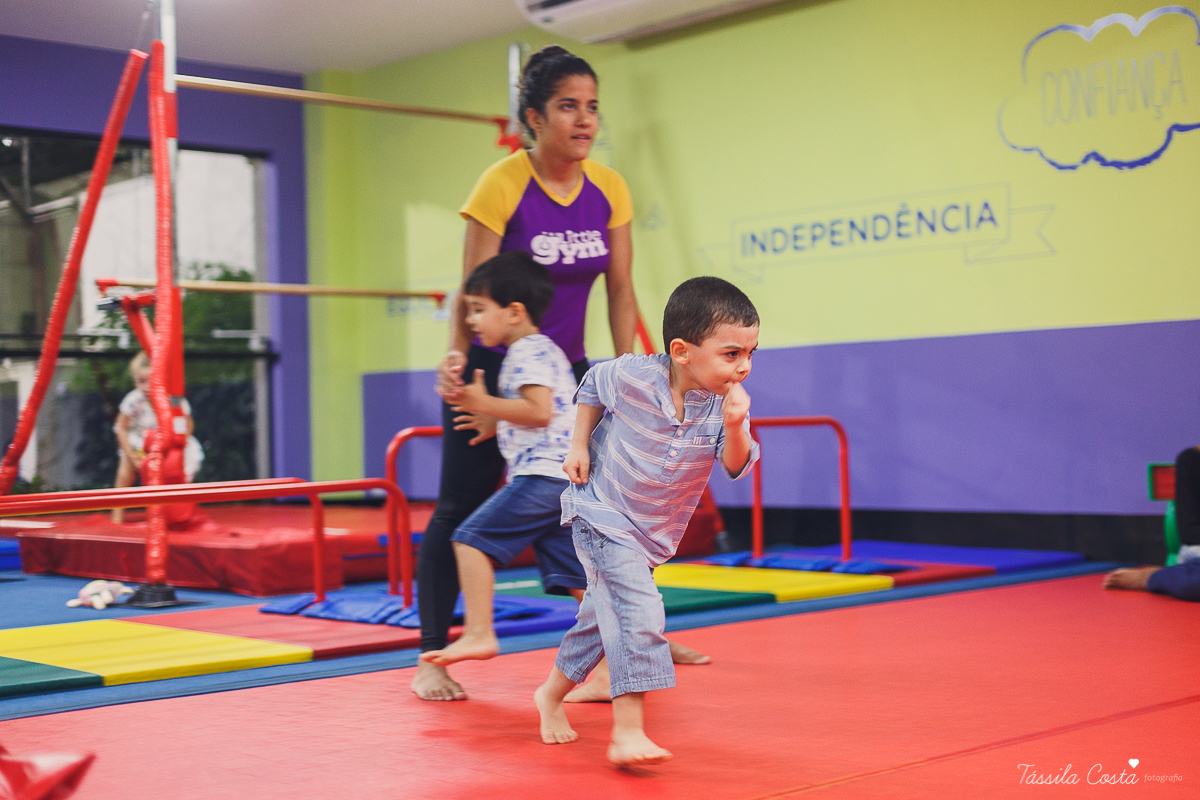 festa super animada em vitoria es, the little gym, enseada do suá, fotografia de festa infantil, tassila costa 