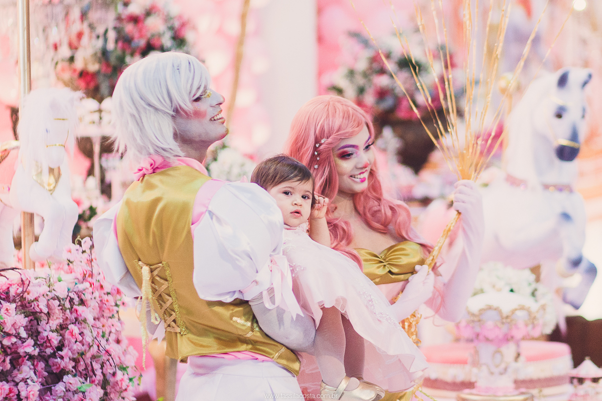 festa de menina no tema Carrossel, festa linda em vitória ES, cerimonial lindo em Vitória ES, fotografia de festa infantil, fotógrafa profissional de festa infantil, amo festas, cidade linda e festeira, Maya 1 ano, papais que amam festa, le Infance do ES