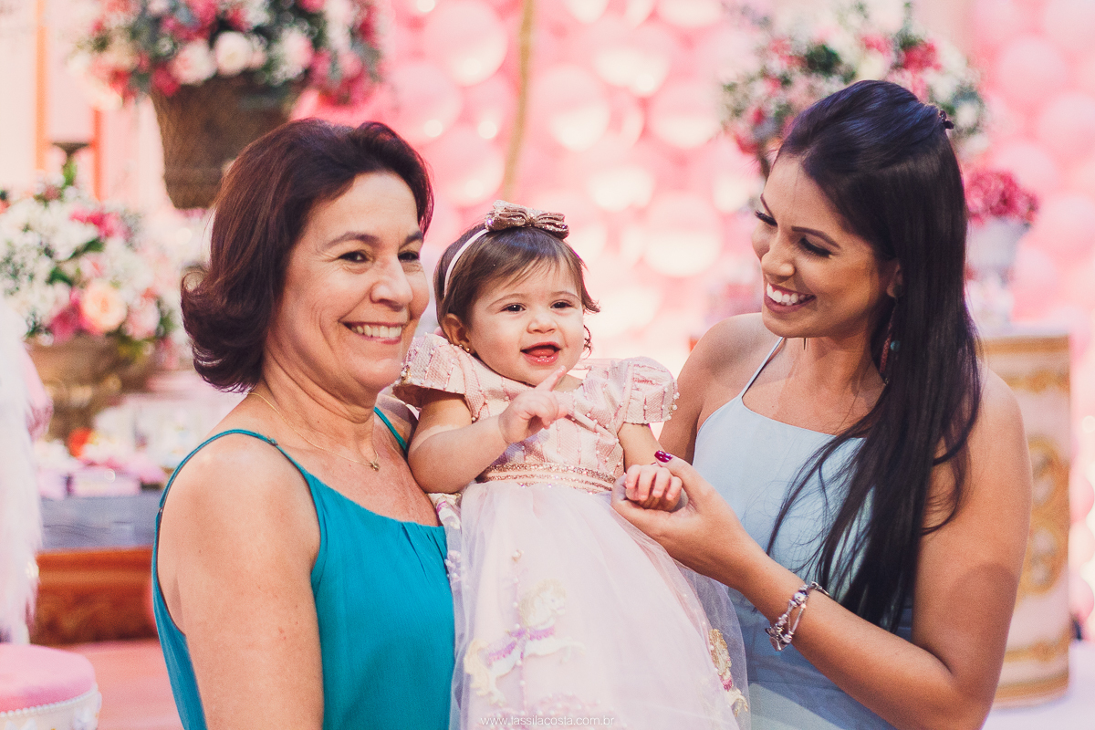 festa de menina no tema Carrossel, festa linda em vitória ES, cerimonial lindo em Vitória ES, fotografia de festa infantil, fotógrafa profissional de festa infantil, amo festas, cidade linda e festeira, Maya 1 ano, papais que amam festa, le Infance do ES
