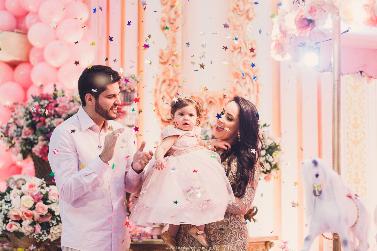 festa de menina no tema Carrossel, festa linda em vitória ES, cerimonial lindo em Vitória ES, fotografia de festa infantil, fotógrafa profissional de festa infantil, amo festas, cidade linda e festeira, Maya 1 ano, papais que amam festa, le Infance do ES