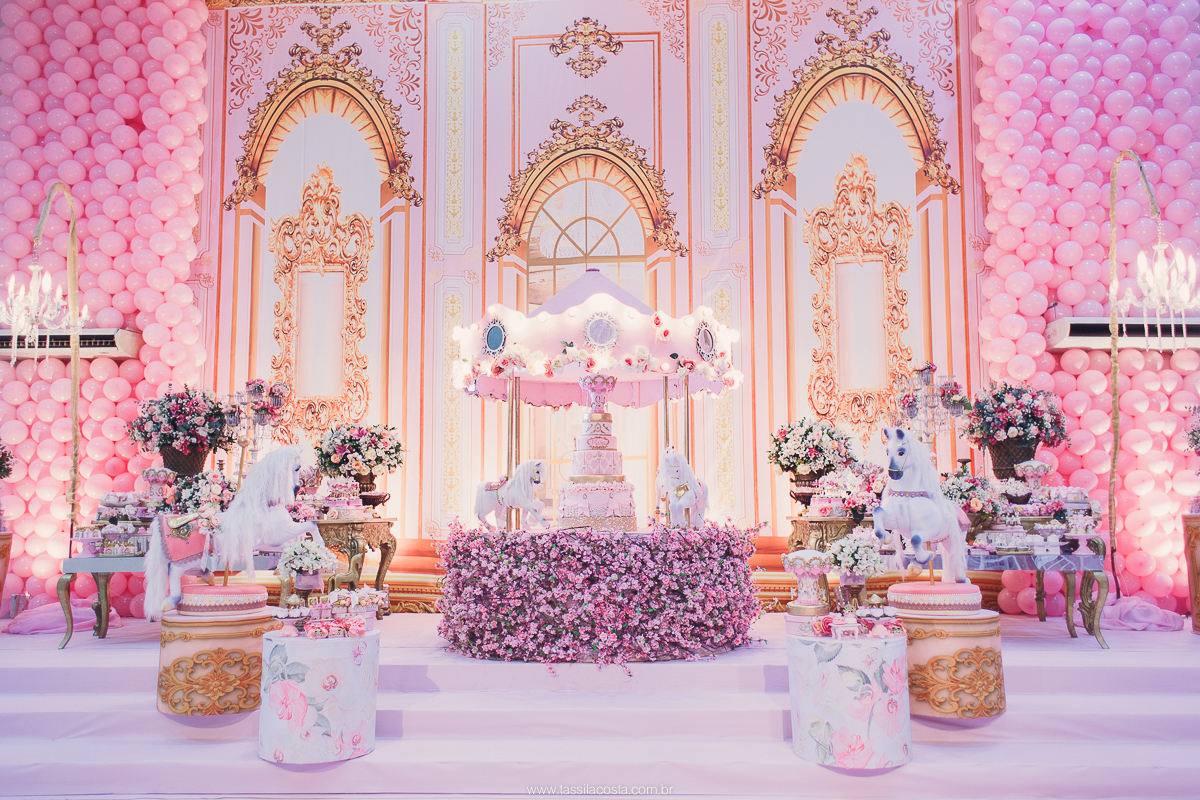 festa de menina no tema Carrossel, festa linda em vitória ES, cerimonial lindo em Vitória ES, fotografia de festa infantil, fotógrafa profissional de festa infantil, amo festas, cidade linda e festeira, Maya 1 ano, papais que amam festa, le Infance do ES