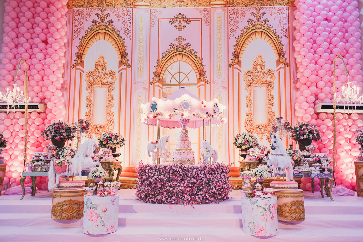 festa de menina no tema Carrossel, festa linda em vitória ES, cerimonial lindo em Vitória ES, fotografia de festa infantil, fotógrafa profissional de festa infantil, amo festas, cidade linda e festeira, Maya 1 ano, papais que amam festa, le Infance do ES