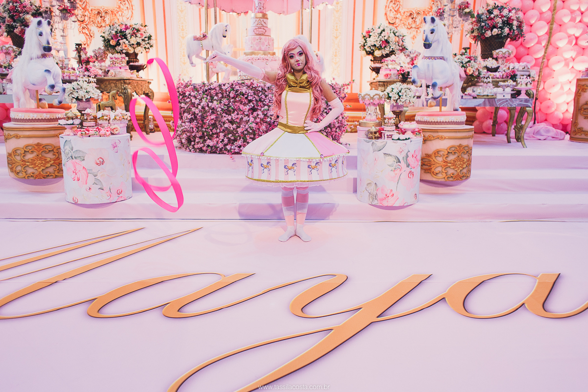 festa de menina no tema Carrossel, festa linda em vitória ES, cerimonial lindo em Vitória ES, fotografia de festa infantil, fotógrafa profissional de festa infantil, amo festas, cidade linda e festeira, Maya 1 ano, papais que amam festa, le Infance do ES