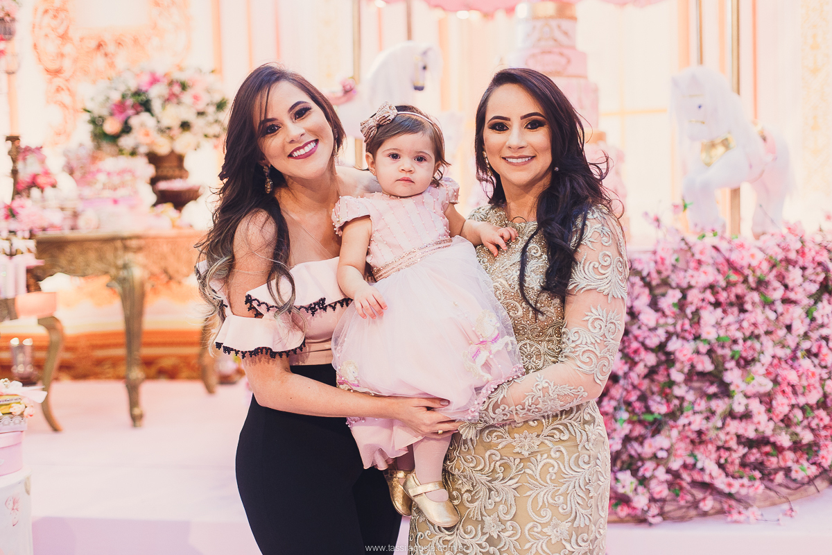 festa de menina no tema Carrossel, festa linda em vitória ES, cerimonial lindo em Vitória ES, fotografia de festa infantil, fotógrafa profissional de festa infantil, amo festas, cidade linda e festeira, Maya 1 ano, papais que amam festa, le Infance do ES