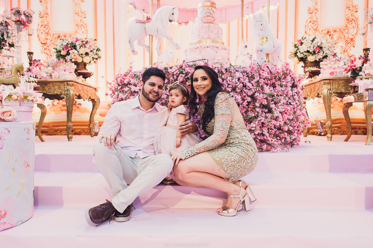 festa de menina no tema Carrossel, festa linda em vitória ES, cerimonial lindo em Vitória ES, fotografia de festa infantil, fotógrafa profissional de festa infantil, amo festas, cidade linda e festeira, Maya 1 ano, papais que amam festa, le Infance do ES