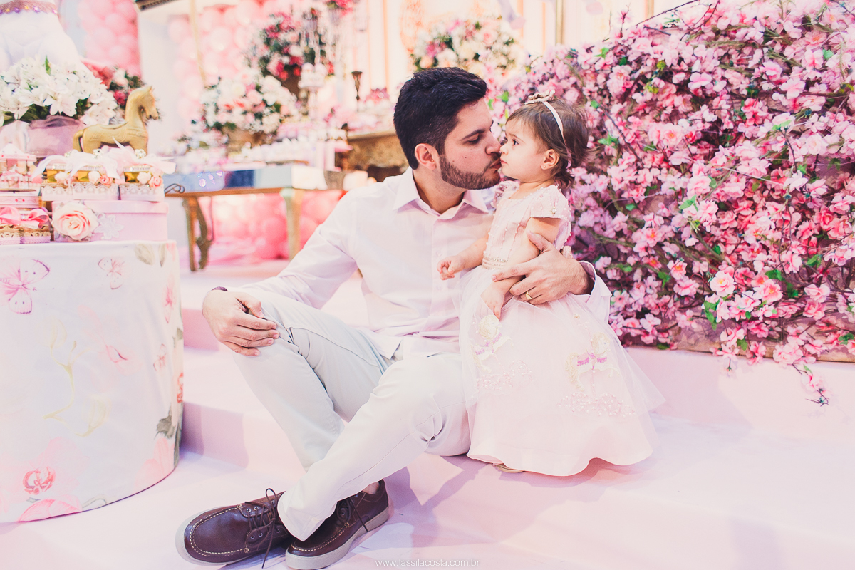 festa de menina no tema Carrossel, festa linda em vitória ES, cerimonial lindo em Vitória ES, fotografia de festa infantil, fotógrafa profissional de festa infantil, amo festas, cidade linda e festeira, Maya 1 ano, papais que amam festa, le Infance do ES