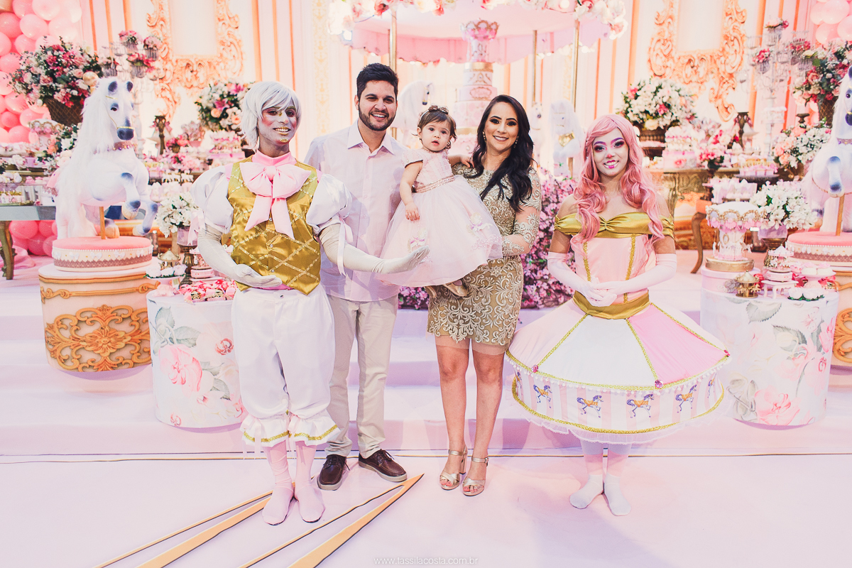 festa de menina no tema Carrossel, festa linda em vitória ES, cerimonial lindo em Vitória ES, fotografia de festa infantil, fotógrafa profissional de festa infantil, amo festas, cidade linda e festeira, Maya 1 ano, papais que amam festa, le Infance do ES