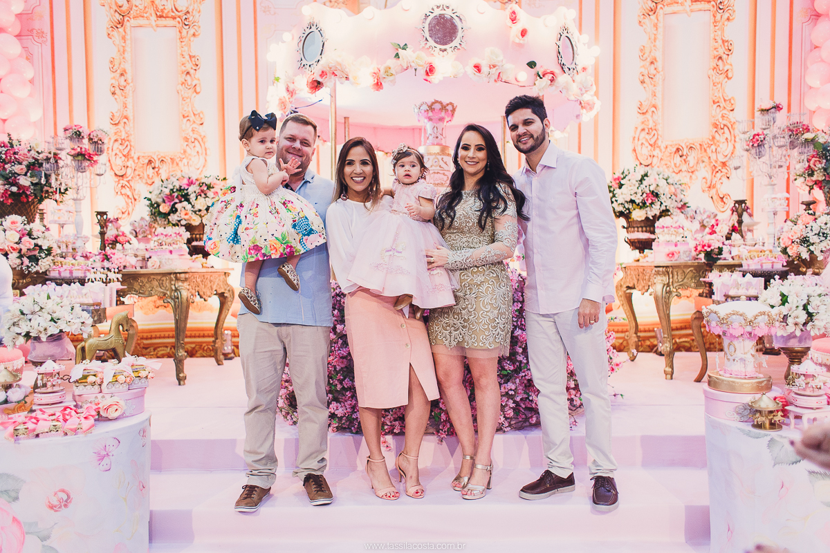festa de menina no tema Carrossel, festa linda em vitória ES, cerimonial lindo em Vitória ES, fotografia de festa infantil, fotógrafa profissional de festa infantil, amo festas, cidade linda e festeira, Maya 1 ano, papais que amam festa, le Infance do ES
