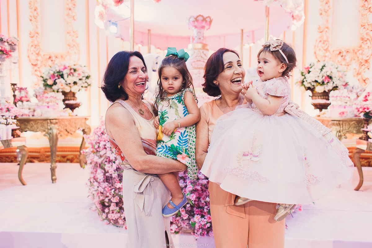 festa de menina no tema Carrossel, festa linda em vitória ES, cerimonial lindo em Vitória ES, fotografia de festa infantil, fotógrafa profissional de festa infantil, amo festas, cidade linda e festeira, Maya 1 ano, papais que amam festa, le Infance do ES