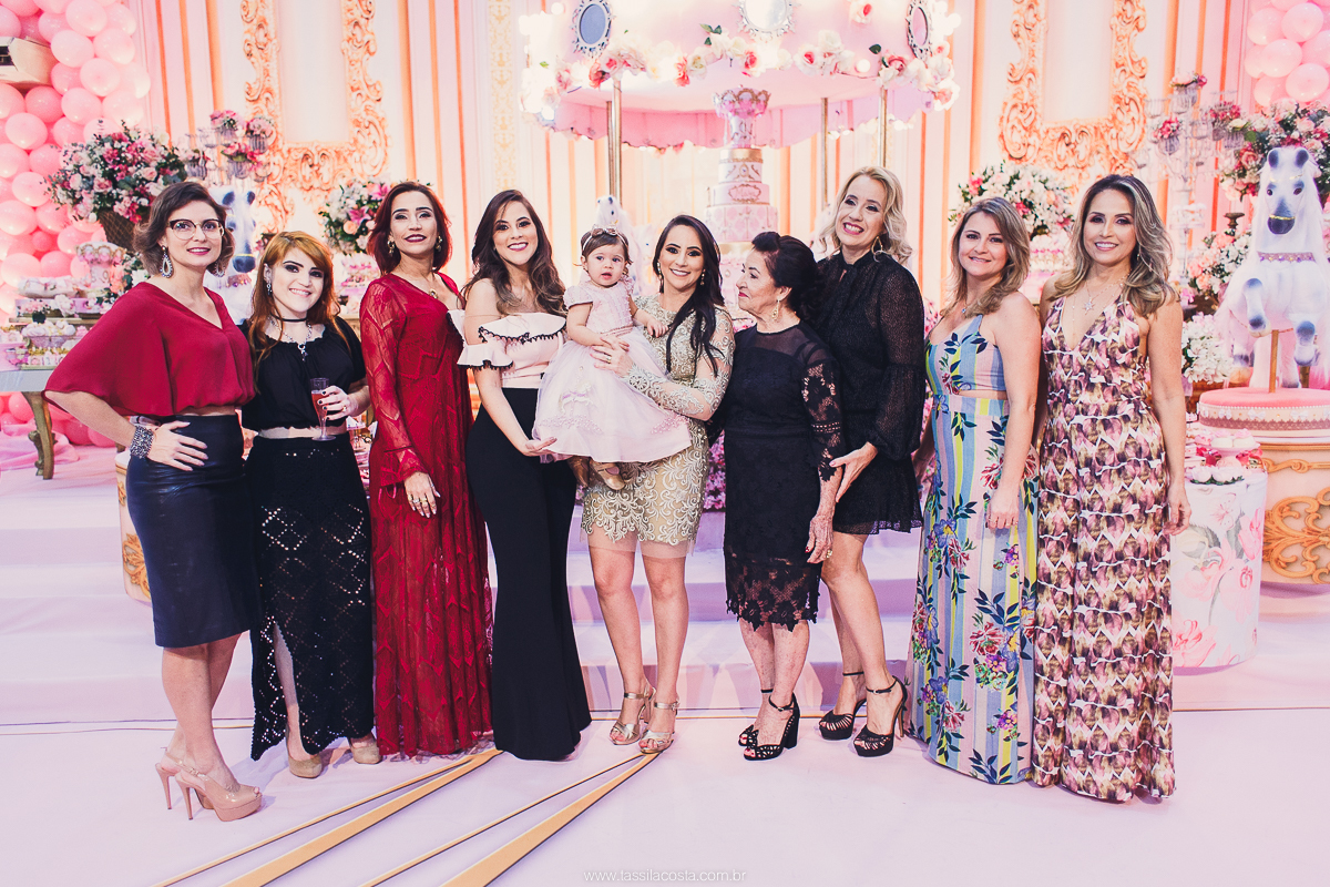 festa de menina no tema Carrossel, festa linda em vitória ES, cerimonial lindo em Vitória ES, fotografia de festa infantil, fotógrafa profissional de festa infantil, amo festas, cidade linda e festeira, Maya 1 ano, papais que amam festa, le Infance do ES