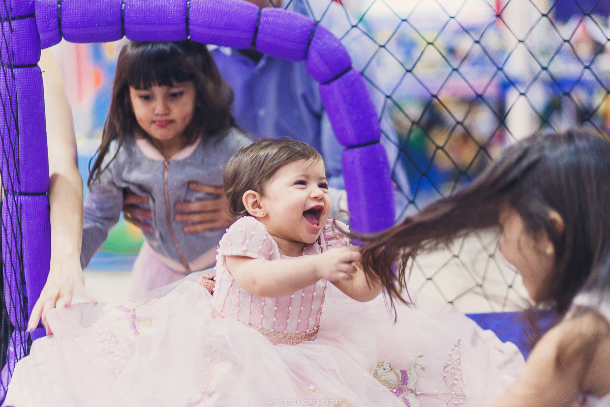 festa de menina no tema Carrossel, festa linda em vitória ES, cerimonial lindo em Vitória ES, fotografia de festa infantil, fotógrafa profissional de festa infantil, amo festas, cidade linda e festeira, Maya 1 ano, papais que amam festa, le Infance do ES
