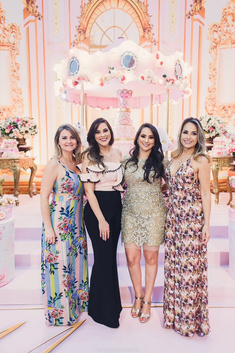 festa de menina no tema Carrossel, festa linda em vitória ES, cerimonial lindo em Vitória ES, fotografia de festa infantil, fotógrafa profissional de festa infantil, amo festas, cidade linda e festeira, Maya 1 ano, papais que amam festa, le Infance do ES