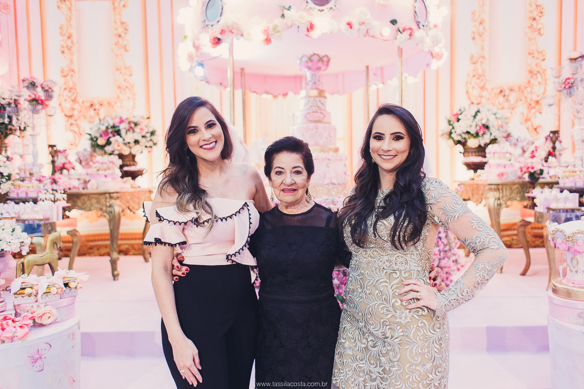 festa de menina no tema Carrossel, festa linda em vitória ES, cerimonial lindo em Vitória ES, fotografia de festa infantil, fotógrafa profissional de festa infantil, amo festas, cidade linda e festeira, Maya 1 ano, papais que amam festa, le Infance do ES