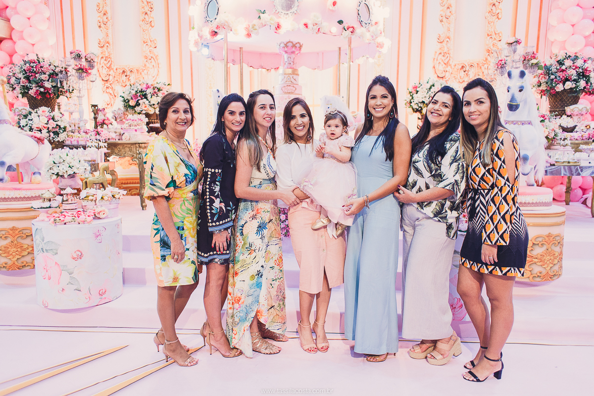 festa de menina no tema Carrossel, festa linda em vitória ES, cerimonial lindo em Vitória ES, fotografia de festa infantil, fotógrafa profissional de festa infantil, amo festas, cidade linda e festeira, Maya 1 ano, papais que amam festa, le Infance do ES