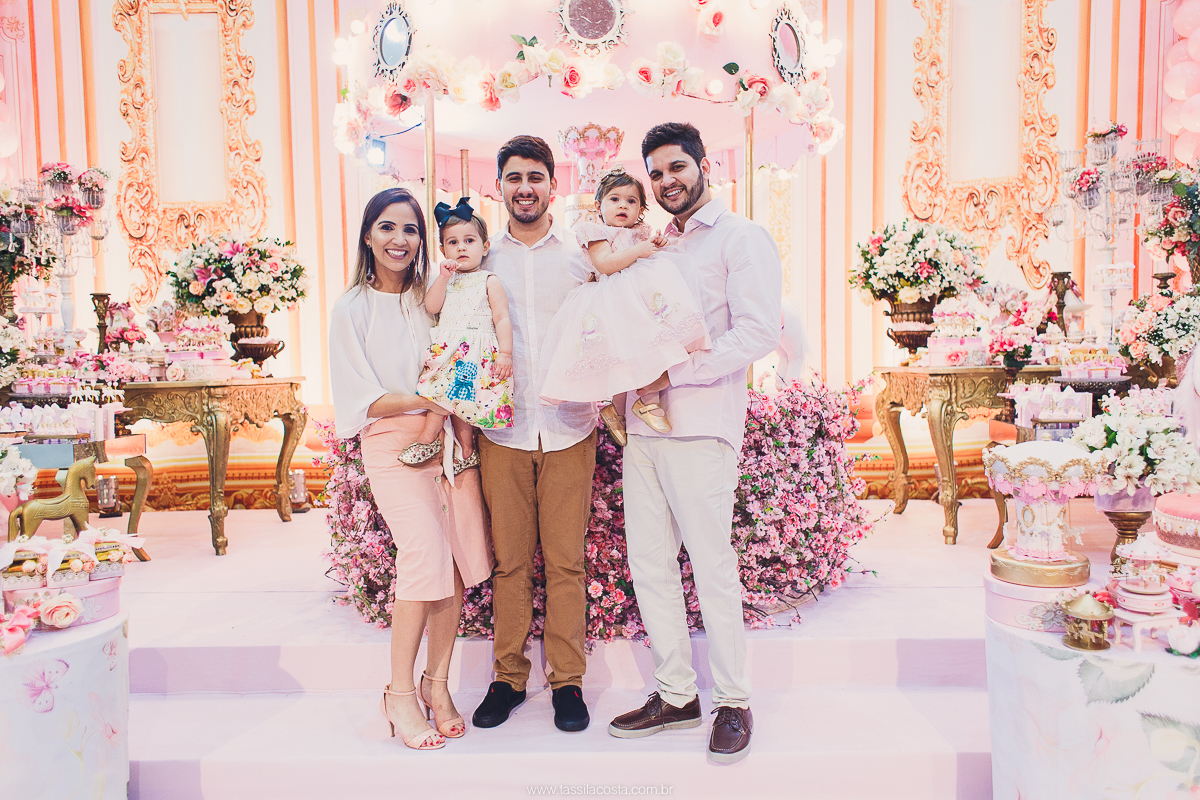festa de menina no tema Carrossel, festa linda em vitória ES, cerimonial lindo em Vitória ES, fotografia de festa infantil, fotógrafa profissional de festa infantil, amo festas, cidade linda e festeira, Maya 1 ano, papais que amam festa, le Infance do ES