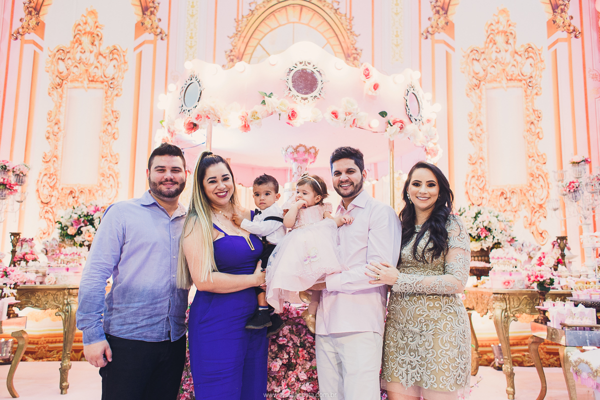 festa de menina no tema Carrossel, festa linda em vitória ES, cerimonial lindo em Vitória ES, fotografia de festa infantil, fotógrafa profissional de festa infantil, amo festas, cidade linda e festeira, Maya 1 ano, papais que amam festa, le Infance do ES