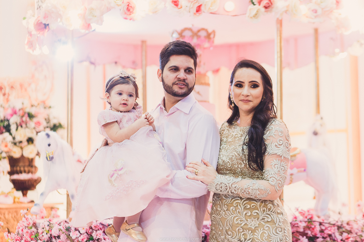 festa de menina no tema Carrossel, festa linda em vitória ES, cerimonial lindo em Vitória ES, fotografia de festa infantil, fotógrafa profissional de festa infantil, amo festas, cidade linda e festeira, Maya 1 ano, papais que amam festa, le Infance do ES