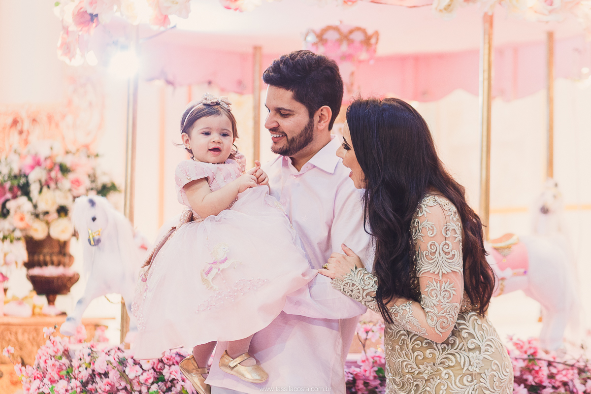 festa de menina no tema Carrossel, festa linda em vitória ES, cerimonial lindo em Vitória ES, fotografia de festa infantil, fotógrafa profissional de festa infantil, amo festas, cidade linda e festeira, Maya 1 ano, papais que amam festa, le Infance do ES