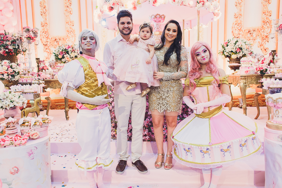 festa de menina no tema Carrossel, festa linda em vitória ES, cerimonial lindo em Vitória ES, fotografia de festa infantil, fotógrafa profissional de festa infantil, amo festas, cidade linda e festeira, Maya 1 ano, papais que amam festa, le Infance do ESf
