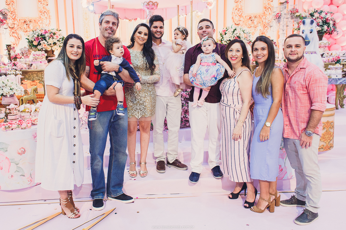 festa de menina no tema Carrossel, festa linda em vitória ES, cerimonial lindo em Vitória ES, fotografia de festa infantil, fotógrafa profissional de festa infantil, amo festas, cidade linda e festeira, Maya 1 ano, papais que amam festa, le Infance do ES