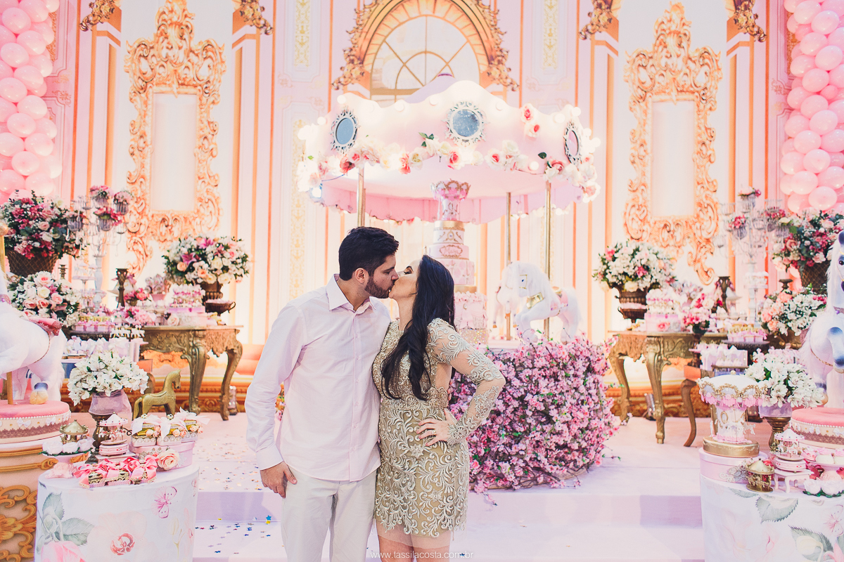 festa de menina no tema Carrossel, festa linda em vitória ES, cerimonial lindo em Vitória ES, fotografia de festa infantil, fotógrafa profissional de festa infantil, amo festas, cidade linda e festeira, Maya 1 ano, papais que amam festa, le Infance do ES