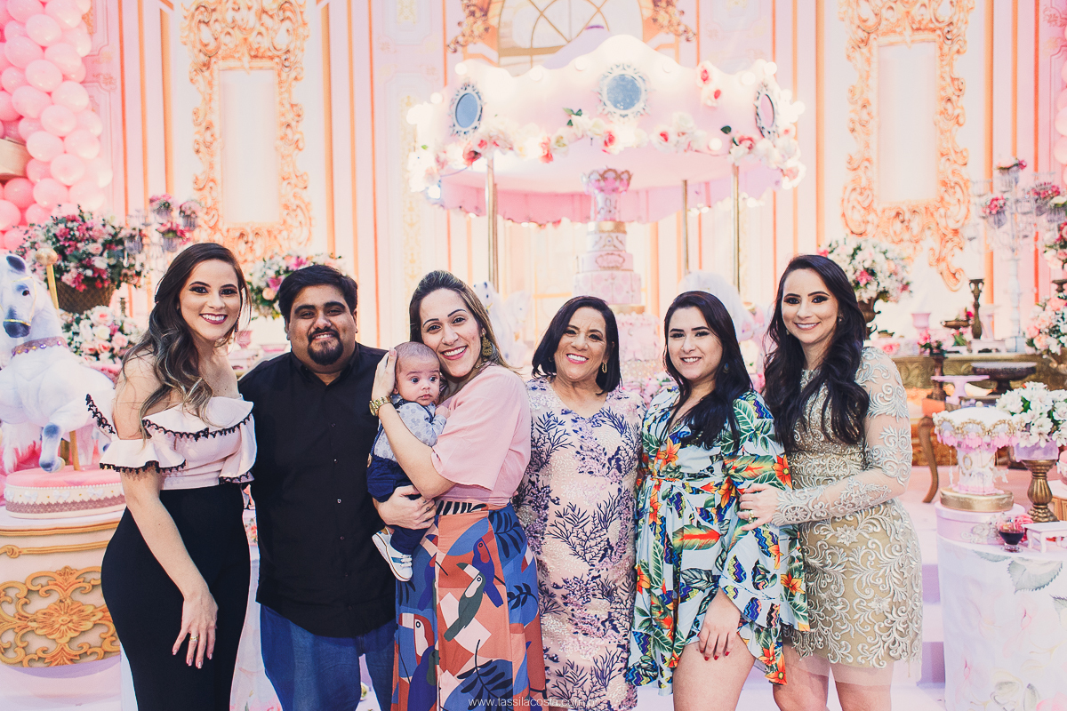 festa de menina no tema Carrossel, festa linda em vitória ES, cerimonial lindo em Vitória ES, fotografia de festa infantil, fotógrafa profissional de festa infantil, amo festas, cidade linda e festeira, Maya 1 ano, papais que amam festa, le Infance do ES
