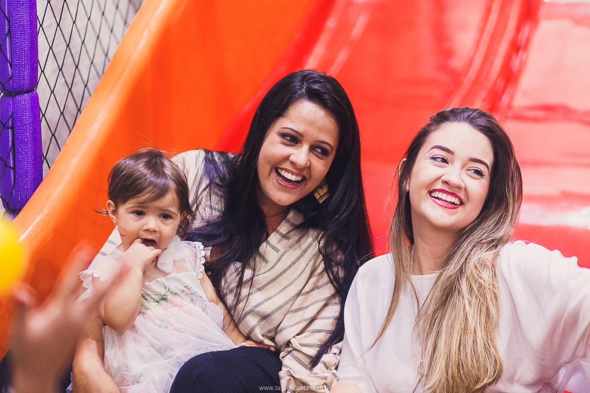 festa de menina no tema Carrossel, festa linda em vitória ES, cerimonial lindo em Vitória ES, fotografia de festa infantil, fotógrafa profissional de festa infantil, amo festas, cidade linda e festeira, Maya 1 ano, papais que amam festa, le Infance do ES
