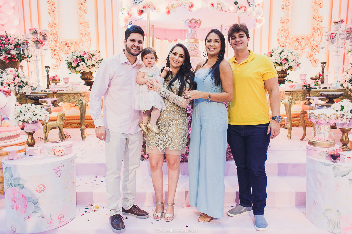 festa de menina no tema Carrossel, festa linda em vitória ES, cerimonial lindo em Vitória ES, fotografia de festa infantil, fotógrafa profissional de festa infantil, amo festas, cidade linda e festeira, Maya 1 ano, papais que amam festa, le Infance do ES