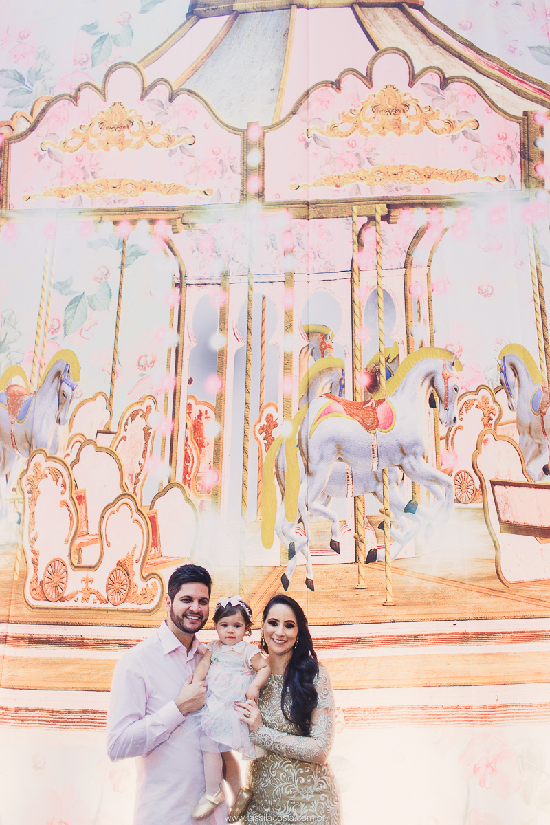 festa de menina no tema Carrossel, festa linda em vitória ES, cerimonial lindo em Vitória ES, fotografia de festa infantil, fotógrafa profissional de festa infantil, amo festas, cidade linda e festeira, Maya 1 ano, papais que amam festa, le Infance do ES