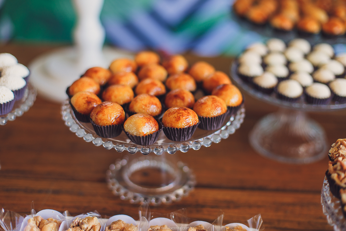 KEILA 42 ANOS, aniversário intimista, com buffet de Rico Gastronomia, fotografia de Tássila Costa, doces Regina Maynard, festa em Vila Velha ES
