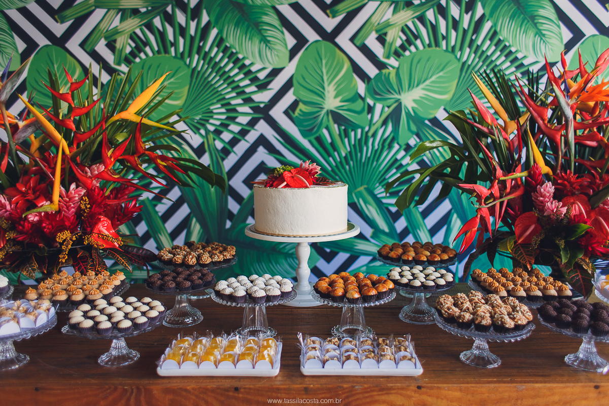 KEILA 42 ANOS, aniversário intimista, com buffet de Rico Gastronomia, fotografia de Tássila Costa, doces Regina Maynard, festa em Vila Velha ES