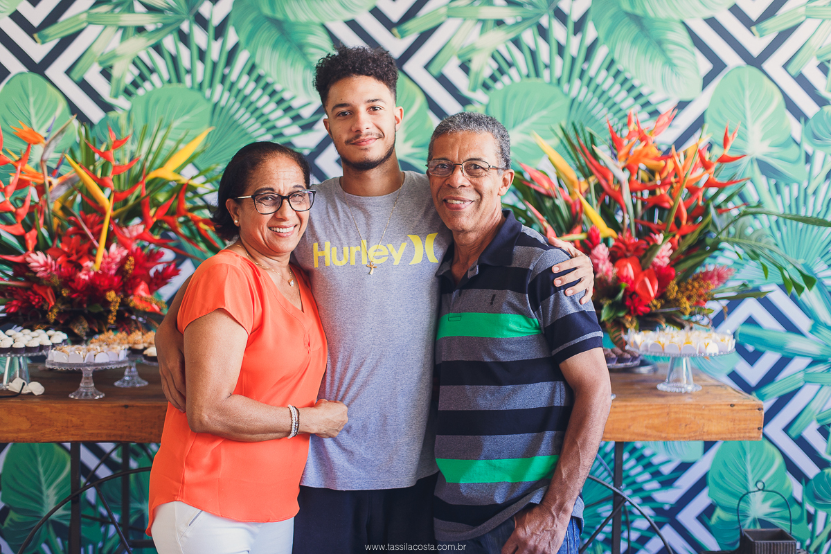 KEILA 42 ANOS, aniversário intimista, com buffet de Rico Gastronomia, fotografia de Tássila Costa, doces Regina Maynard, festa em Vila Velha ES