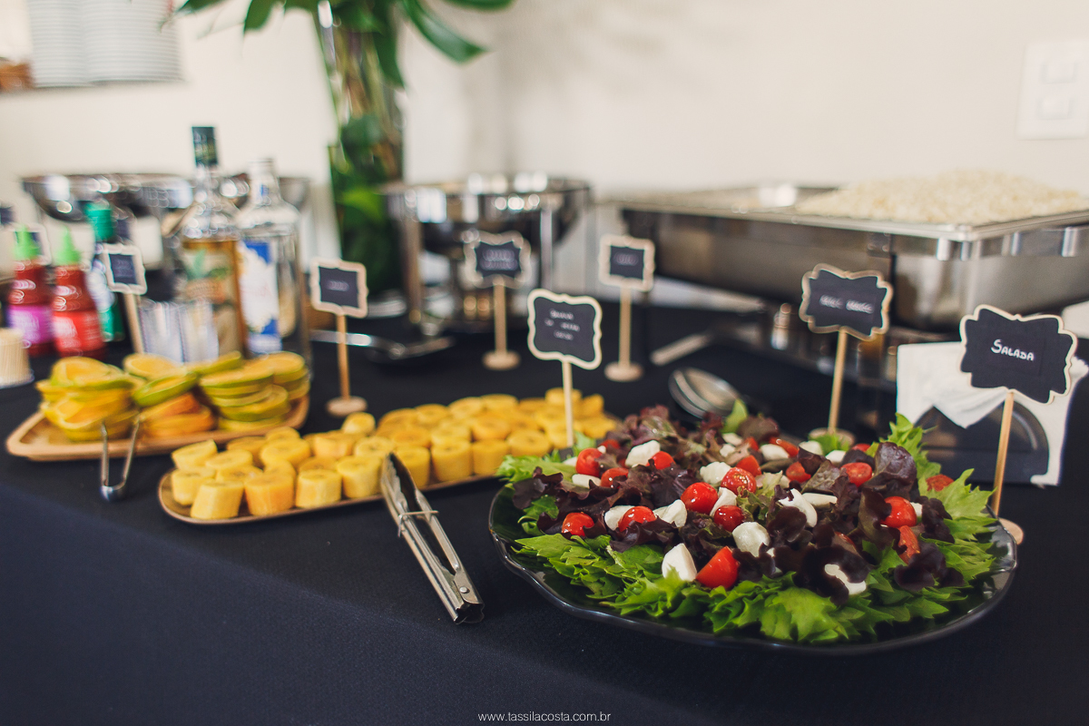 KEILA 42 ANOS, aniversário intimista, com buffet de Rico Gastronomia, fotografia de Tássila Costa, doces Regina Maynard, festa em Vila Velha ES