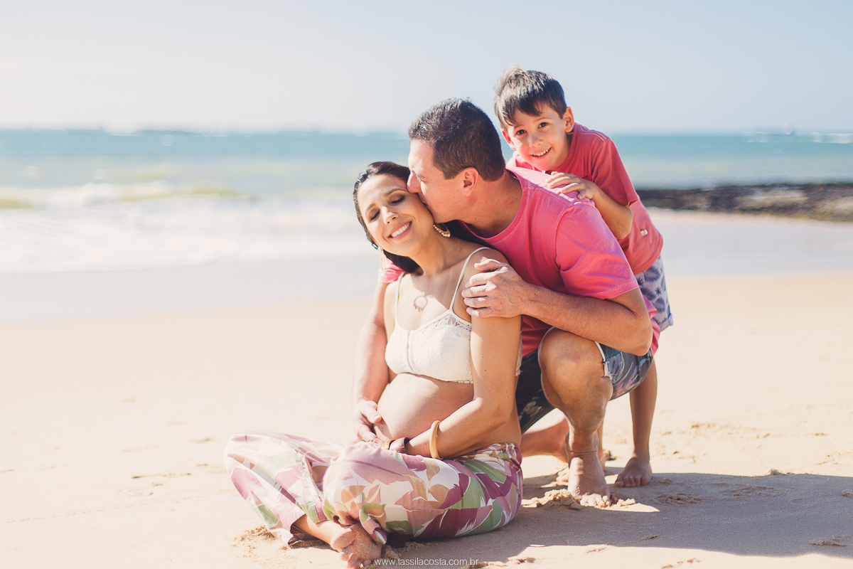 Fotos lindas feitas na praia, fotos de gestante feita na praia, praia da costa Vila Velha es, fotografia de gestante, Tássila costa fotografia, looks para fotos de gestante na praia