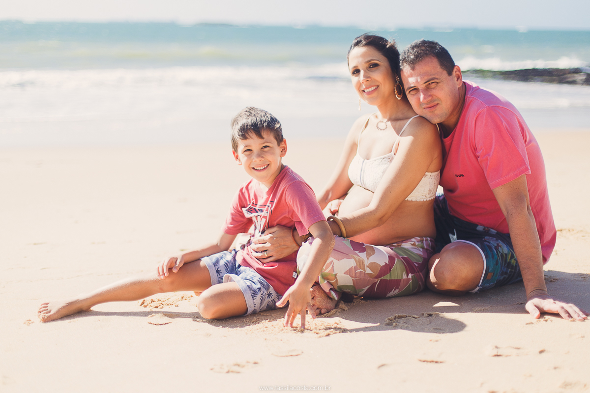 Fotos lindas feitas na praia, fotos de gestante feita na praia, praia da costa Vila Velha es, fotografia de gestante, Tássila costa fotografia, looks para fotos de gestante na praia